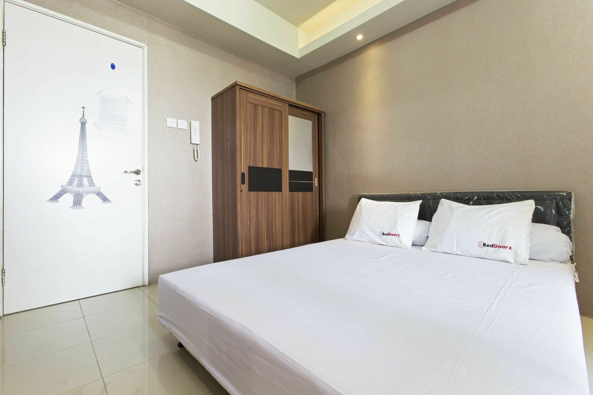 Reddoorz @ Pegangsaan Kelapa Gading 3 *