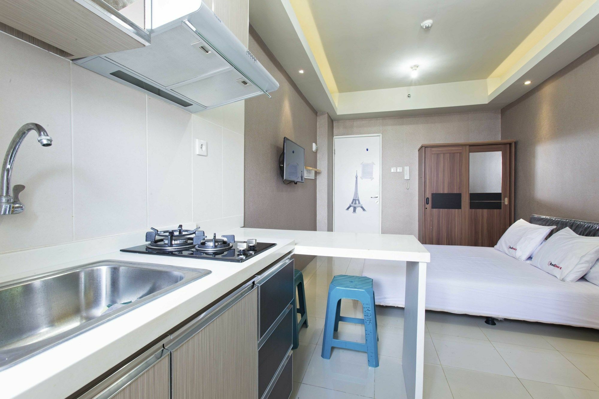 Reddoorz @ Pegangsaan Kelapa Gading 3 Apartemen *