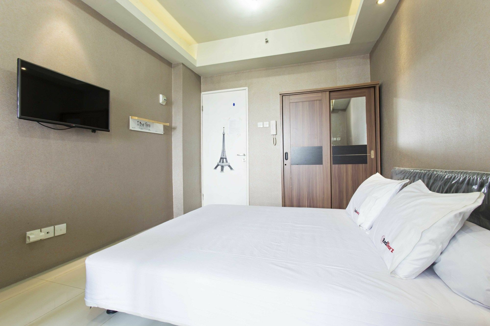 Reddoorz @ Pegangsaan Kelapa Gading 3 Apartemen *