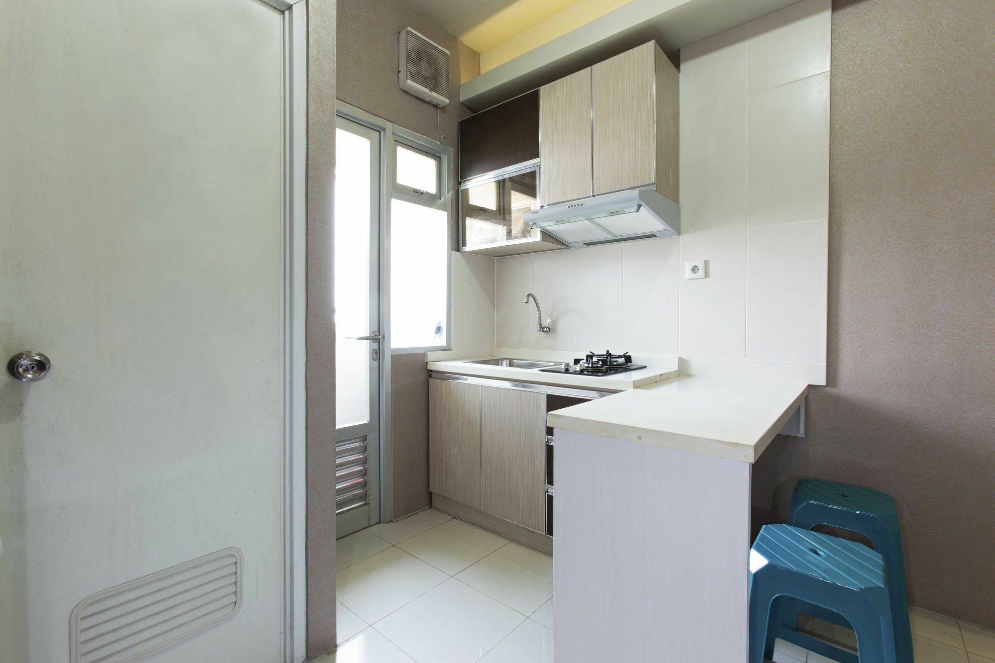 Apartemen Reddoorz @ Pegangsaan Kelapa Gading 3 *